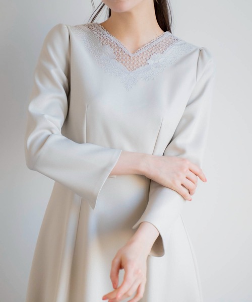 NOELA(ノエラ)の「レースネックデザインワンピ(ワンピース・レディース・グレー/イエロー/ダークインディゴブルー・S/M)」の10枚目の写真