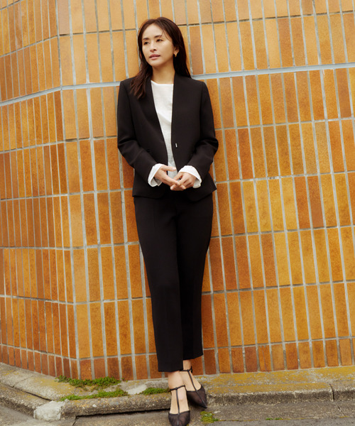 ROPE'（ロペ）の「トリアセバックサテン ジャケット【オフィス/通勤/セットアップ対応】/洗える（ノーカラージャケット・レディース・ブラック・38/36）」の8枚目の写真