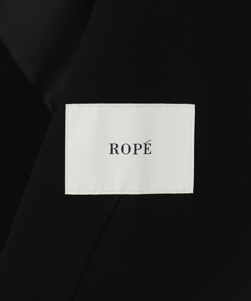 ROPE'（ロペ）の「トリアセバックサテン ジャケット【オフィス/通勤/セットアップ対応】/洗える（ノーカラージャケット・レディース・ブラック・38/36）」の3枚目の写真