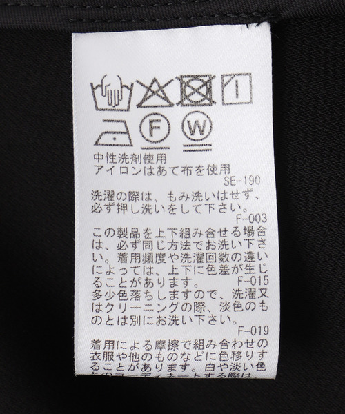 ROPE'（ロペ）の「トリアセバックサテン ジャケット【オフィス/通勤/セットアップ対応】/洗える（ノーカラージャケット・レディース・ブラック・38/36）」の4枚目の写真