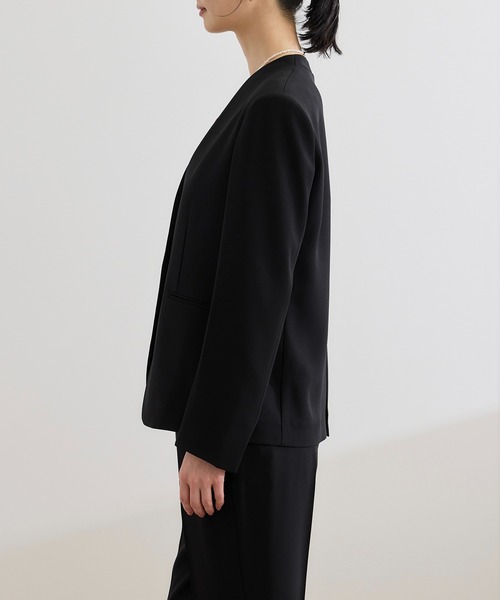 ROPE'（ロペ）の「トリアセバックサテン ジャケット【オフィス/通勤/セットアップ対応】/洗える（ノーカラージャケット・レディース・ブラック・38/36）」の22枚目の写真