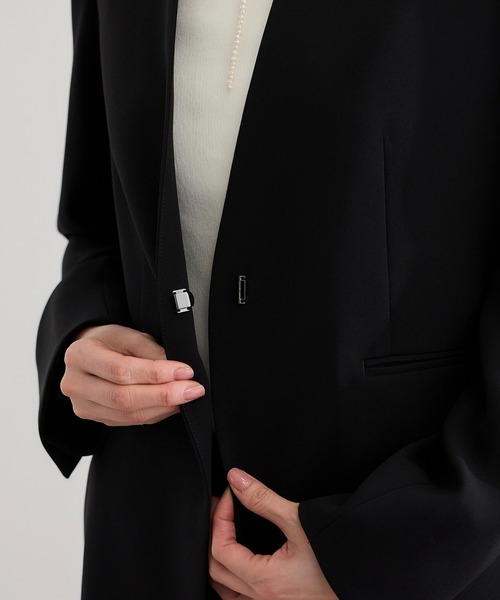 ROPE'（ロペ）の「トリアセバックサテン ジャケット【オフィス/通勤/セットアップ対応】/洗える（ノーカラージャケット・レディース・ブラック・38/36）」の13枚目の写真