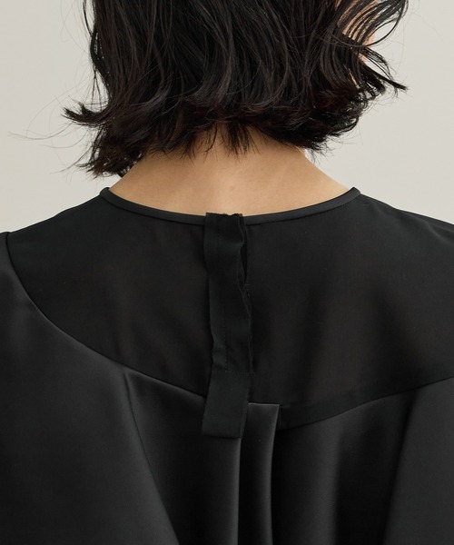 ROPE'（ロペ）の「サテンラッフルブラウス/洗える（シャツ/ブラウス・レディース・ブラック/オフホワイト・FREE）」の18枚目の写真