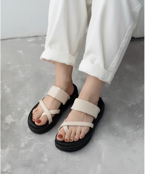 MAGASIN DE MODE Chou Chou(マガジンデモードシュシュ)の「【MAGASIN DE MODE Chou Chou】ボリュームソール クロスサンダル KNF-TP(サンダル・レディース・ブラック/アイボリー・38/39/36/37)」の11枚目の写真