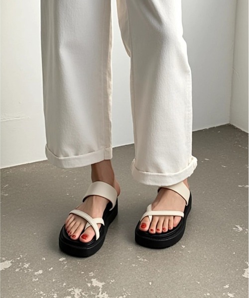 MAGASIN DE MODE Chou Chou(マガジンデモードシュシュ)の「【MAGASIN DE MODE Chou Chou】ボリュームソール クロスサンダル KNF-TP(サンダル・レディース・ブラック/アイボリー・38/39/36/37)」の12枚目の写真