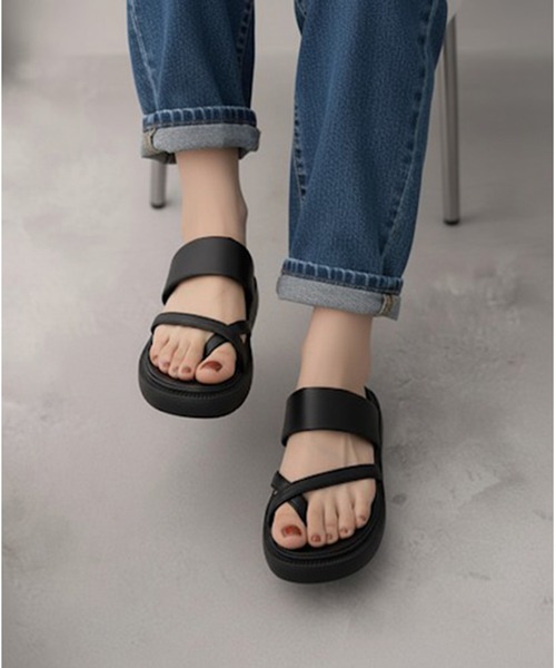 MAGASIN DE MODE Chou Chou(マガジンデモードシュシュ)の「【MAGASIN DE MODE Chou Chou】ボリュームソール クロスサンダル KNF-TP(サンダル・レディース・ブラック/アイボリー・38/39/36/37)」の5枚目の写真