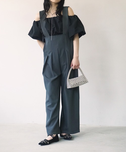 O'fmus(オフムス)の「【O'fmus】ハイストラップ ワイドパンツ ofmw25s052(サロペット/オーバーオール・レディース・チャコールグレー/アイボリー・FREE)」の1枚目の写真