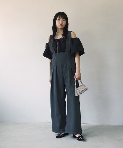 O'fmus(オフムス)の「【O'fmus】ハイストラップ ワイドパンツ ofmw25s052(サロペット/オーバーオール・レディース・チャコールグレー/アイボリー・FREE)」の20枚目の写真