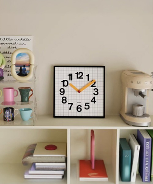 IRADOWL(アイラドール)の「【アイラドール room】スクエアコリアンテイスト壁掛け時計(掛け時計・レディース・ブラック・FREE)」の1枚目の写真