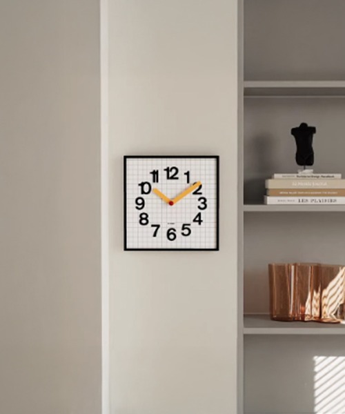 IRADOWL(アイラドール)の「【アイラドール room】スクエアコリアンテイスト壁掛け時計(掛け時計・レディース・ブラック・FREE)」の3枚目の写真