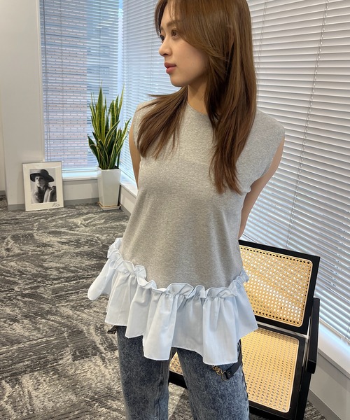 THEODORIC.dy(セオドリックディ)の「ドッキングフリル ノースリスエット(1枚で映える、甘辛バランス)(スウェット・レディース・アイボリー/グレー/ホワイト・FREE)」の11枚目の写真