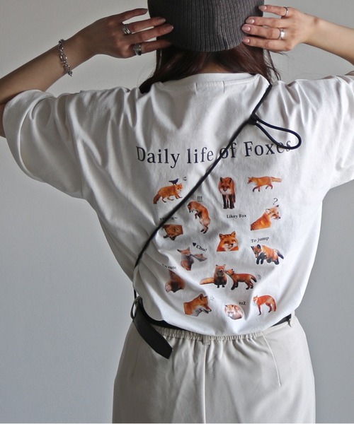 COURO（コウロ）の「グラフィックミックスTシャツ（Tシャツ/カットソー・レディース・クリーム/ネイビー系/ホワイト系/オートミール/ネイビー/ホワイト/ライトグレー系/チャコールグレー・FREE）」の2枚目の写真