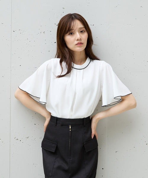 Andemiu（アンデミュウ）の「2WAYラッフルブラウス574992（シャツ/ブラウス・レディース・ネイビー/ホワイト×ブラック/オフホワイト/ブルー・FREE）」の15枚目の写真