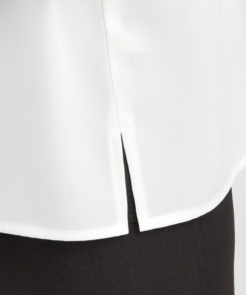 Andemiu（アンデミュウ）の「2WAYラッフルブラウス574992（シャツ/ブラウス・レディース・ネイビー/ホワイト×ブラック/オフホワイト/ブルー・FREE）」の18枚目の写真