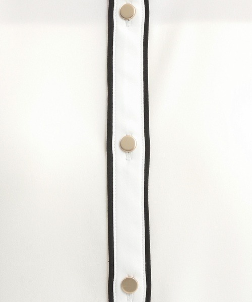 Andemiu（アンデミュウ）の「2WAYラッフルブラウス574992（シャツ/ブラウス・レディース・ネイビー/ホワイト×ブラック/オフホワイト/ブルー・FREE）」の20枚目の写真