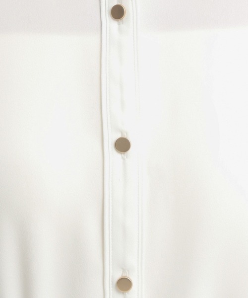 Andemiu（アンデミュウ）の「2WAYラッフルブラウス574992（シャツ/ブラウス・レディース・ネイビー/ホワイト×ブラック/オフホワイト/ブルー・FREE）」の21枚目の写真