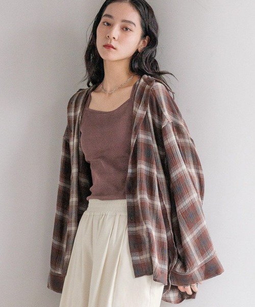 LOWRYS FARM（ローリーズファーム）の「オンブレチェックシャツ　576769（シャツ/ブラウス・レディース・レッド/チャコールグレー・FREE）」の2枚目の写真