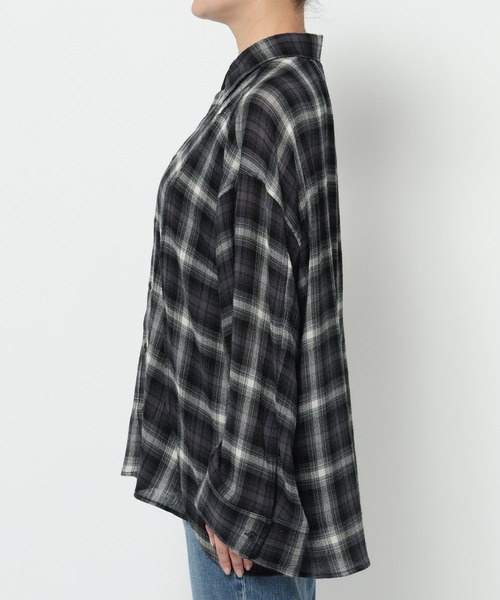 LOWRYS FARM（ローリーズファーム）の「オンブレチェックシャツ　576769（シャツ/ブラウス・レディース・レッド/チャコールグレー・FREE）」の13枚目の写真