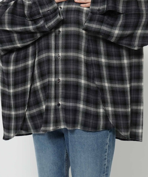 LOWRYS FARM（ローリーズファーム）の「オンブレチェックシャツ　576769（シャツ/ブラウス・レディース・レッド/チャコールグレー・FREE）」の7枚目の写真