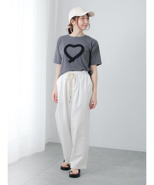 Te chichi TERRASSE(テチチテラス)の「ハートフリル刺繍Tシャツ(Tシャツ/カットソー・レディース・ブラック/オフホワイト/グレー・F)」の4枚目の写真