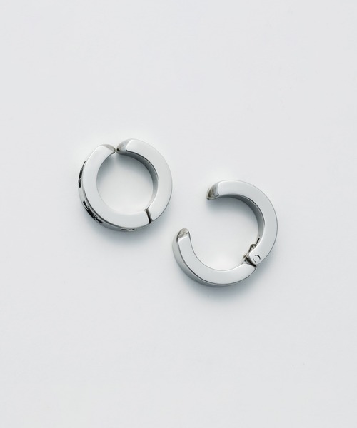 WYZ surgical stainless(ダブリューワイジィーサージカルステンレス)の「【 金属アレルギー対応 】クロスデザイン フープイヤリング サージカルステンレス(両耳用)(イヤリング・メンズ・シルバー/ブラック・FREE)」の3枚目の写真