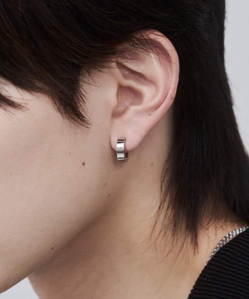 WYZ surgical stainless(ダブリューワイジィーサージカルステンレス)の「【 金属アレルギー対応 】クロスデザイン フープイヤリング サージカルステンレス(両耳用)(イヤリング・メンズ・シルバー/ブラック・FREE)」の8枚目の写真