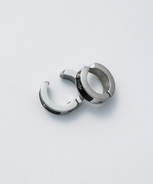 WYZ surgical stainless(ダブリューワイジィーサージカルステンレス)の「【 金属アレルギー対応 】クロスデザイン フープイヤリング サージカルステンレス(両耳用)(イヤリング・メンズ・シルバー/ブラック・FREE)」の10枚目の写真