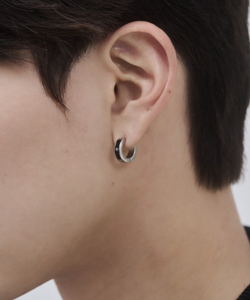 WYZ surgical stainless(ダブリューワイジィーサージカルステンレス)の「【 金属アレルギー対応 】クロスデザイン フープイヤリング サージカルステンレス(両耳用)(イヤリング・メンズ・シルバー/ブラック・FREE)」の17枚目の写真