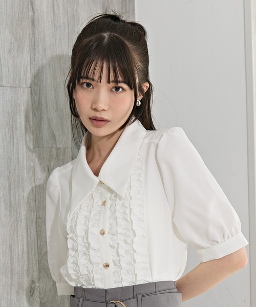 REDYAZEL(レディアゼル)の「ビッグカラーフリルシャツ(シャツ/ブラウス・レディース・オフホワイト/ブルー/ベージュ・FREE)」の20枚目の写真