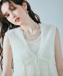 Audie a Muses（オーディアミューズ）の「チュール刺繍レイヤードジレ（ベスト）」