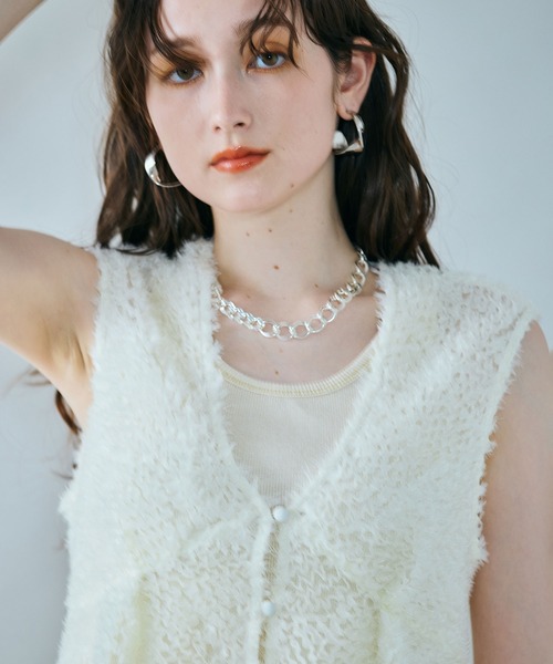 Audie a Muses(オーディアミューズ)の「チュール刺繍レイヤードジレ(ベスト・レディース・ブラック/オフホワイト・42/38)」の3枚目の写真