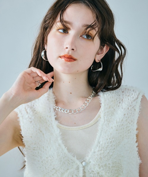 Audie a Muses(オーディアミューズ)の「チュール刺繍レイヤードジレ(ベスト・レディース・ブラック/オフホワイト・42/38)」の4枚目の写真