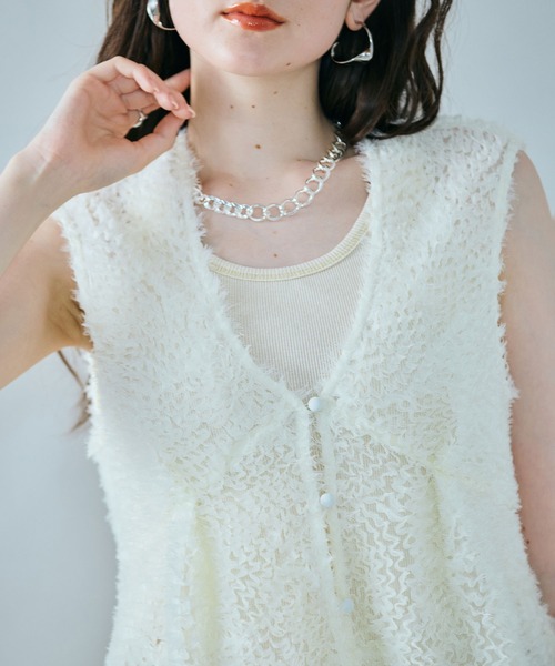 Audie a Muses(オーディアミューズ)の「チュール刺繍レイヤードジレ(ベスト・レディース・ブラック/オフホワイト・42/38)」の5枚目の写真