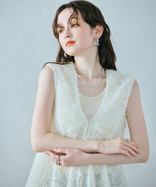 Audie a Muses(オーディアミューズ)の「チュール刺繍レイヤードジレ(ベスト・レディース・ブラック/オフホワイト・42/38)」の7枚目の写真