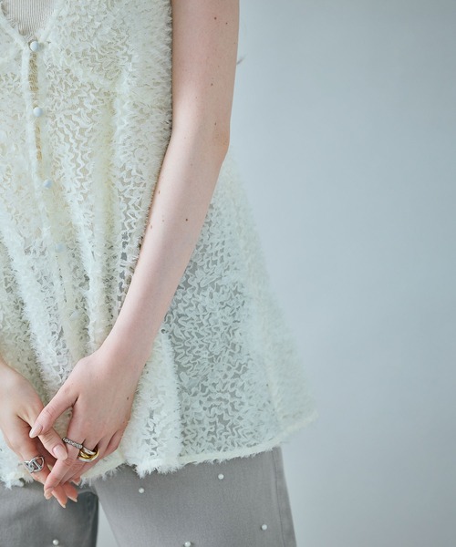 Audie a Muses(オーディアミューズ)の「チュール刺繍レイヤードジレ(ベスト・レディース・ブラック/オフホワイト・42/38)」の9枚目の写真