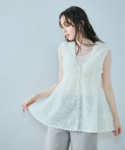 Audie a Muses(オーディアミューズ)の「チュール刺繍レイヤードジレ(ベスト・レディース・ブラック/オフホワイト・42/38)」の11枚目の写真