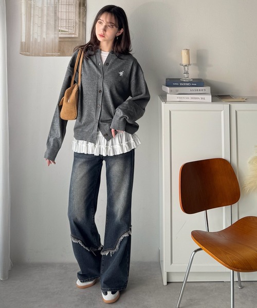 Java(ジャバ)の「《JaVa ジャバコラボ》着まわし自在のベーシックデザイン。配色刺繍カーディガン(長袖)(カーディガン/ボレロ・レディース・ブラック×ホワイト/ブラウン/グレー×ホワイト/グレイッシュベージュ/アイボリー・MEDIUM/SMALL/X-LARGE/LARGE)」の9枚目の写真