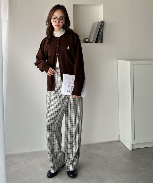 Java(ジャバ)の「《JaVa ジャバコラボ》着まわし自在のベーシックデザイン。配色刺繍カーディガン(長袖)(カーディガン/ボレロ・レディース・ブラック×ホワイト/ブラウン/グレー×ホワイト/グレイッシュベージュ/アイボリー・MEDIUM/SMALL/X-LARGE/LARGE)」の12枚目の写真