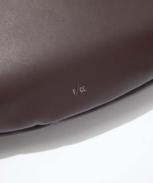 F/CE. (エフシーイー)の「F/CE. TECH LEATHER BIG SHOULDER TOTE / エフシーイー テックレザー ビッグショルダートート(ショルダーバッグ・メンズ・ブラック/グレー/ブラウン・FREE)」の7枚目の写真