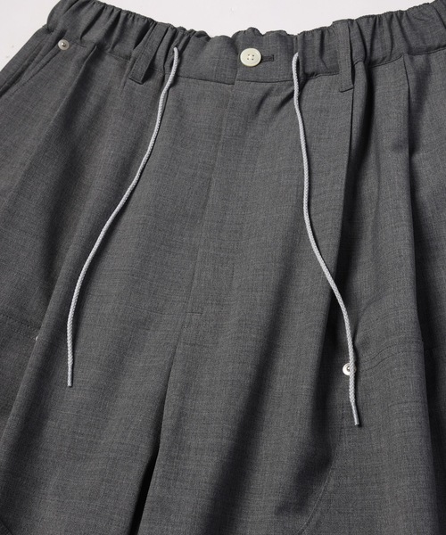 DISCOVERED（ディスカバード）の「SUMMER WOOL LOOPING WIDE SHORTS（スラックス・メンズ・ブラック/グレー・1/3）」の6枚目の写真