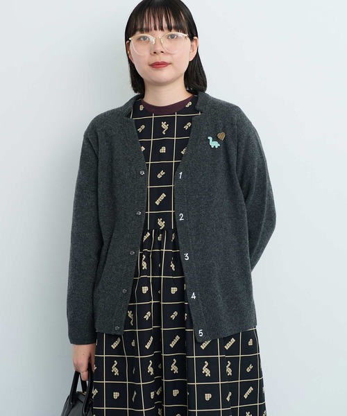 I am I in fact...（アイアムアイインファクト）の「_UPW数字刺繍Vカーディガン（カーディガン/ボレロ・レディース・ブラウン/パープル/ブルー/レッド/チャコールグレー/その他/ブラック系その他・FREE）」の2枚目の写真