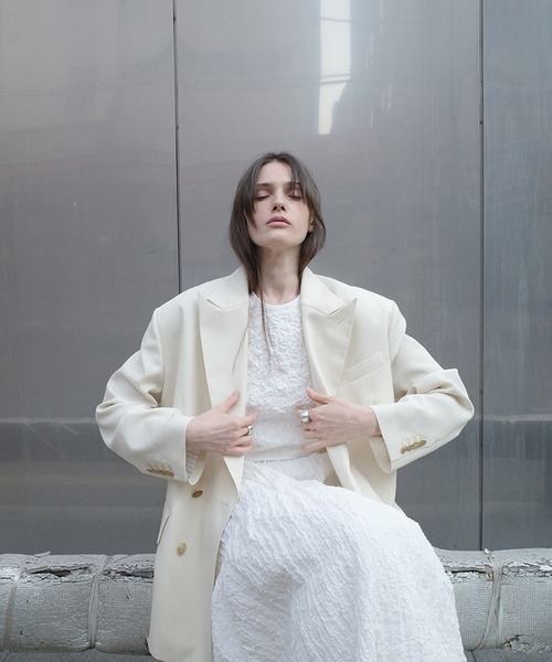 CLANE(クラネ)の「OVER SHOULDER GOLD BUTTON BLAZER(テーラードジャケット・レディース・アイボリー/ネイビー・1/2)」の5枚目の写真