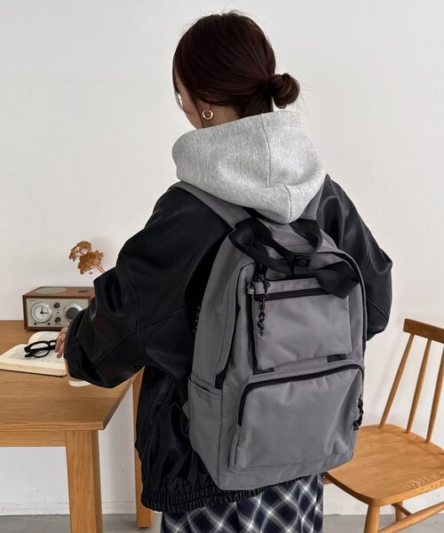 DISCOAT（ディスコート）の「【ユニセックス/9ポケット/サコッシュ付き】ユーティリティバックパック（バックパック/リュック・レディース・ブラウン/ブラック/グレー・FREE）」の20枚目の写真