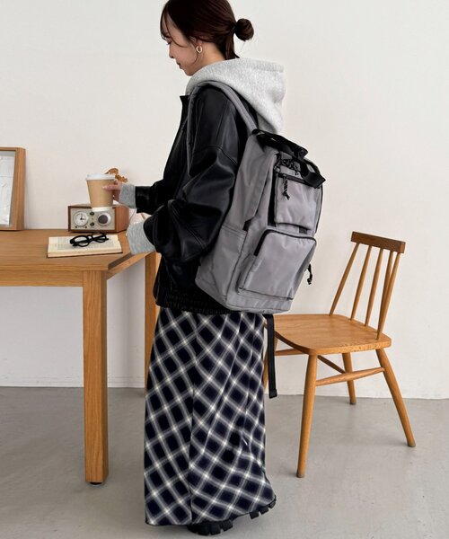 DISCOAT（ディスコート）の「【ユニセックス/9ポケット/サコッシュ付き】ユーティリティバックパック（バックパック/リュック・レディース・ブラウン/ブラック/グレー・FREE）」の19枚目の写真