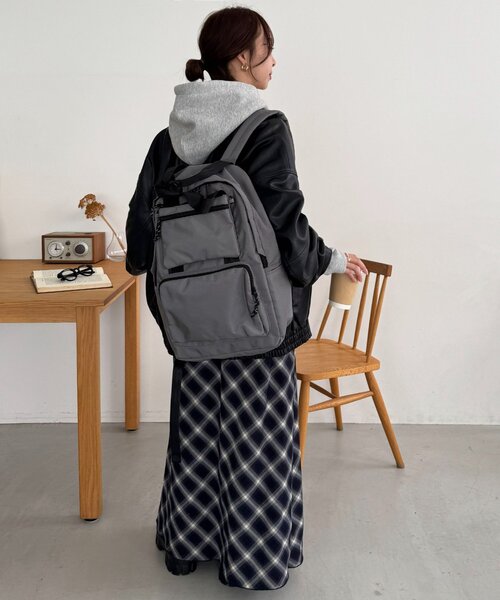 DISCOAT（ディスコート）の「【ユニセックス/9ポケット/サコッシュ付き】ユーティリティバックパック（バックパック/リュック・レディース・ブラウン/ブラック/グレー・FREE）」の18枚目の写真