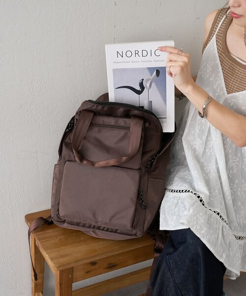 DISCOAT（ディスコート）の「【ユニセックス/9ポケット/サコッシュ付き】ユーティリティバックパック（バックパック/リュック・レディース・ブラウン/ブラック/グレー・FREE）」の6枚目の写真