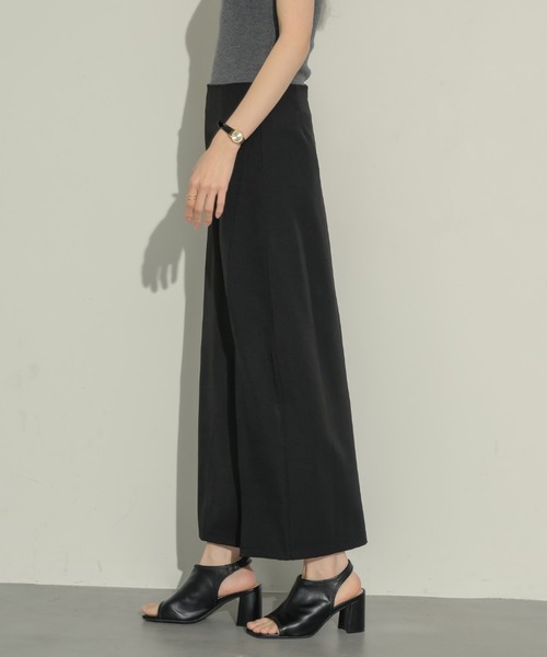 NEUNA(ヌナ)の「【お客様のお声をもとに裏地付き仕様にアップデート!】スリットペンシルスカート(スカート・レディース・アイボリー/ブラック・MEDIUM/LARGE/SMALL)」の8枚目の写真