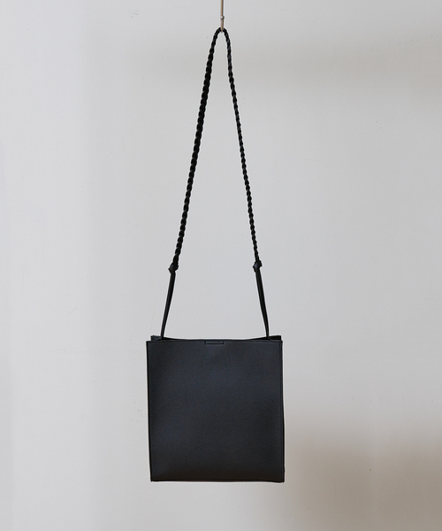 NOMINE(ノミネ)の「【FAVORI】スクエア ショルダーバッグ(ショルダーバッグ・レディース・ブラック/グレイッシュベージュ・フリー)」の11枚目の写真