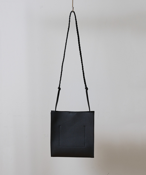 NOMINE(ノミネ)の「【FAVORI】スクエア ショルダーバッグ(ショルダーバッグ・レディース・ブラック/グレイッシュベージュ・フリー)」の12枚目の写真