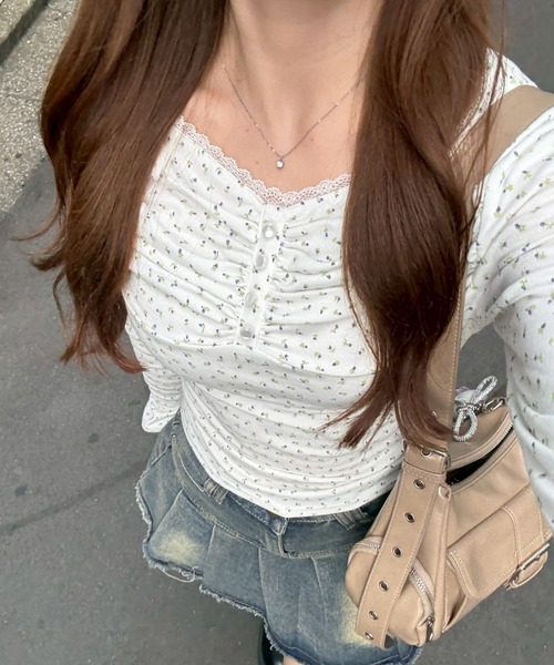 continuer de NICE CLAUP（コンティニューデナイスクラップ）の「花柄・ドットレーストップス（Tシャツ/カットソー・レディース・ネイビー/オフホワイト/ピンク/ライトグレー/ドット・FREE）」の2枚目の写真